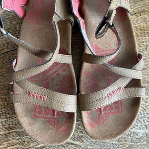 Merrell women size 8 leather sandal